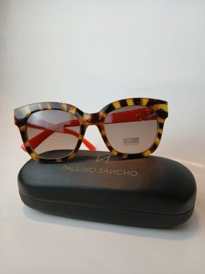 Gafas de sol carey con varilla roja