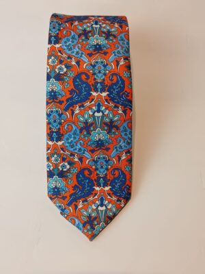 Corbata de Seda con Estampado Oriental en Azul y Coral