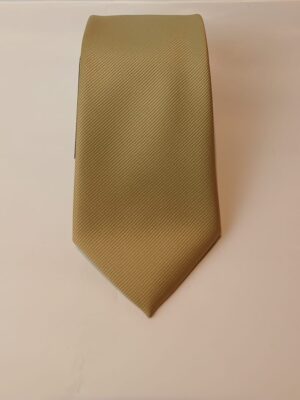 Corbata dorada con textura diagonal