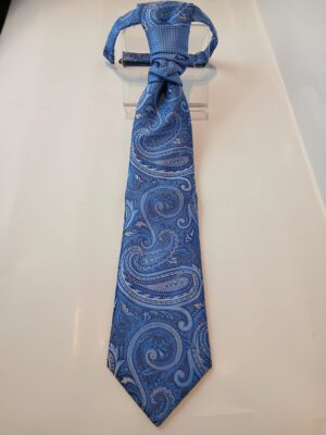 Corbata tipo ascot en azul intenso con dibujo paisley