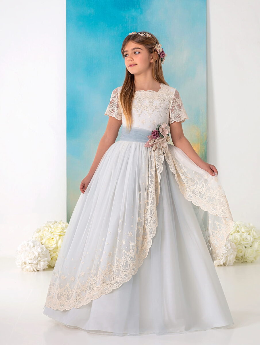 Peinado suelto con diadema de flores